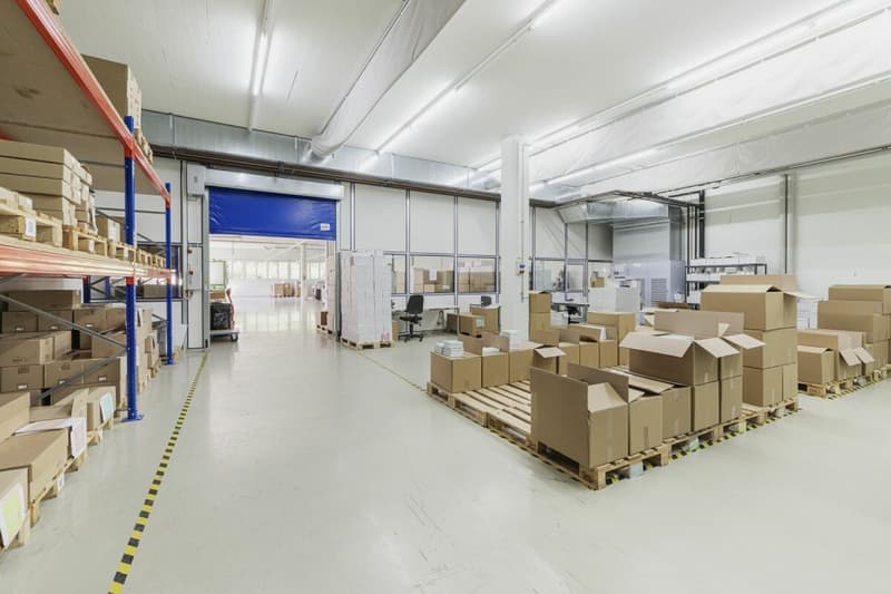 Spazio commerciale versatile e flessibile con collegamento di alta qualità a Schaffhausen (5)