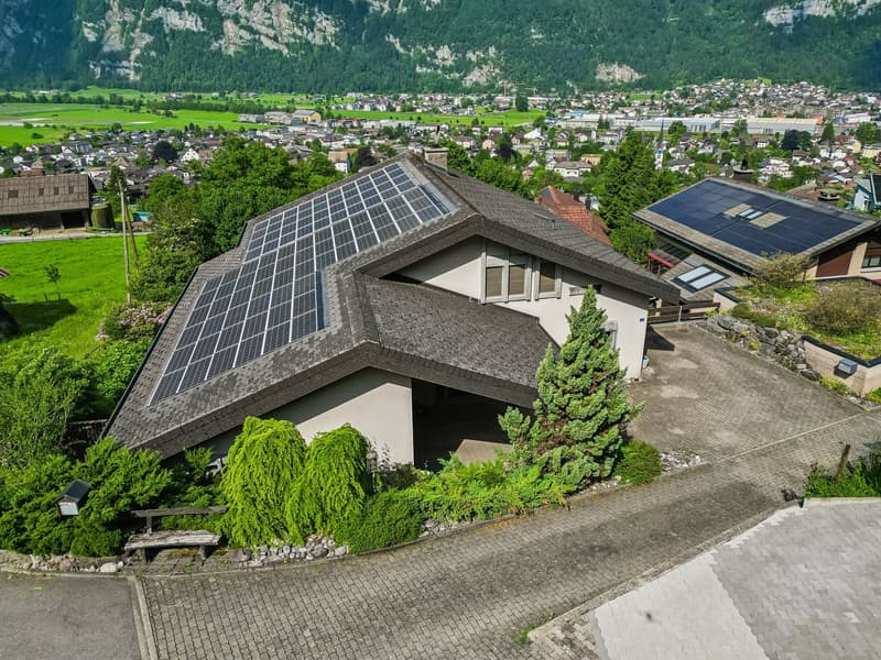 Ampia casa unifamiliare di 6 locali a Glarus Nord – vivere con vista panoramica (2)
