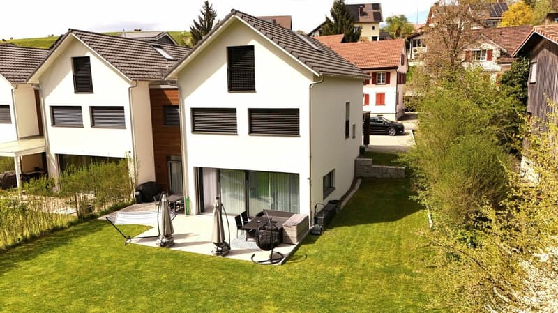 Living on the edge of the forest - exclusive 5.5-room terraced house (1)
