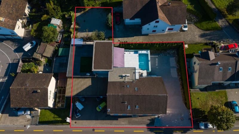 Grosszügig wohnen, flexibel nutzen - mit Pool und Gewerbefläche (11)