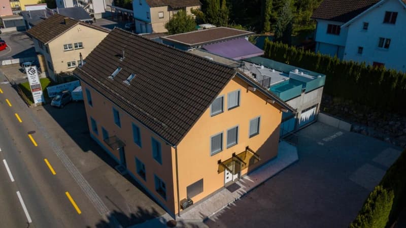 Grosszügig wohnen, flexibel nutzen - mit Pool und Gewerbefläche (12)