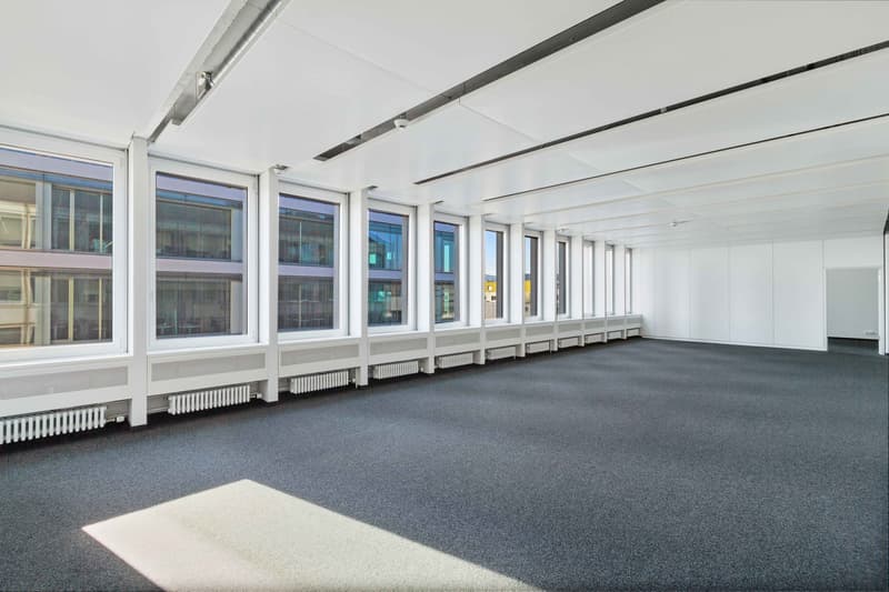 Praktisches Kleinbüro am Bahnhof Glattbrugg (1)