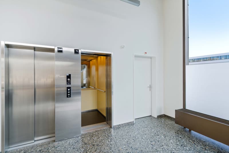 Praktisches Kleinbüro am Bahnhof Glattbrugg (12)