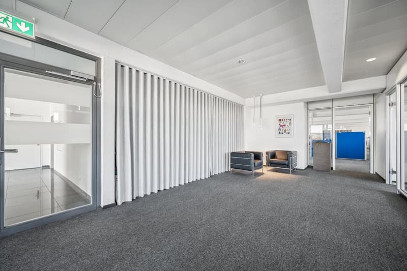 3 months' rent free for renovated office space with flexible room structure (2)