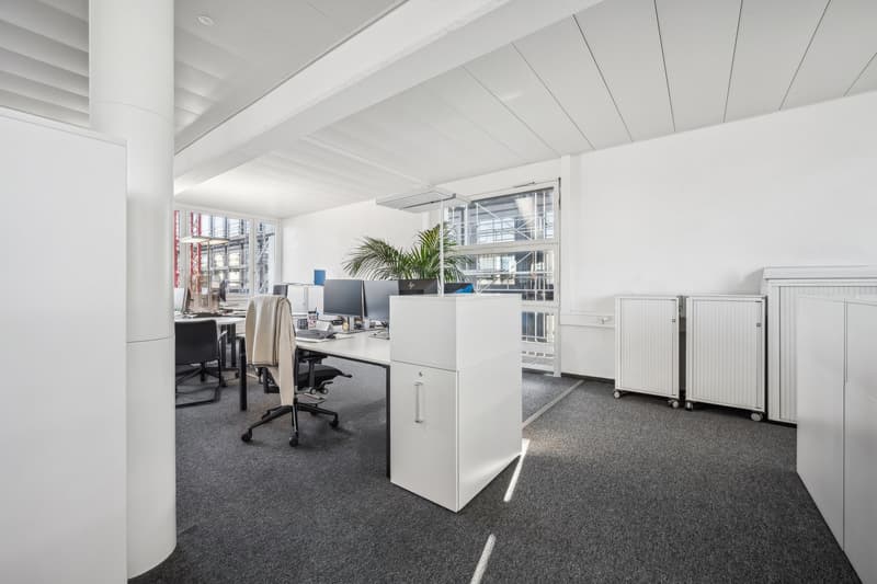 3 months' rent free for renovated office space with flexible room structure (6)