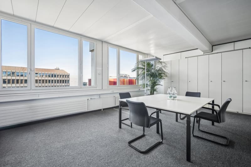3 months' rent free for renovated office space with flexible room structure (8)