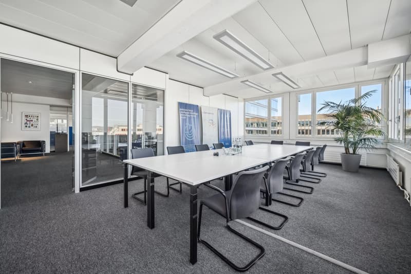 3 months' rent free for renovated office space with flexible room structure (4)