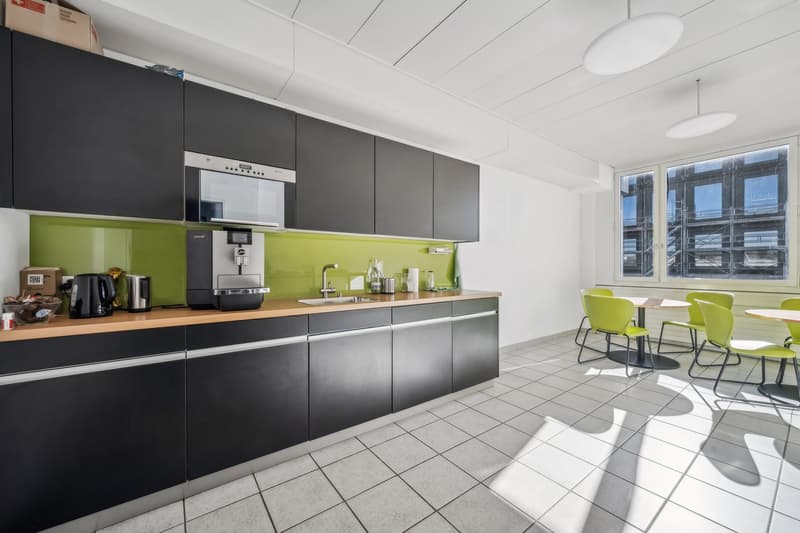 3 months' rent free for renovated office space with flexible room structure (9)