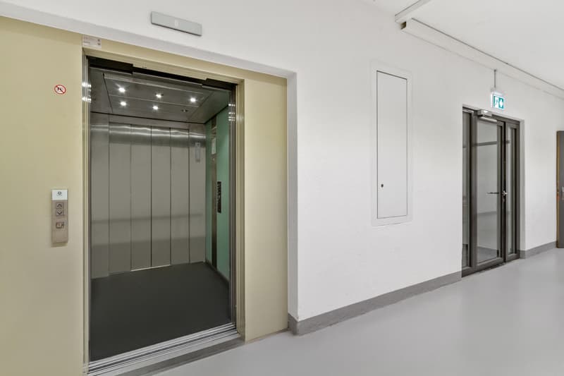 Espace de bureau prêt à être occupé directement à la gare de Glattbrugg (10)