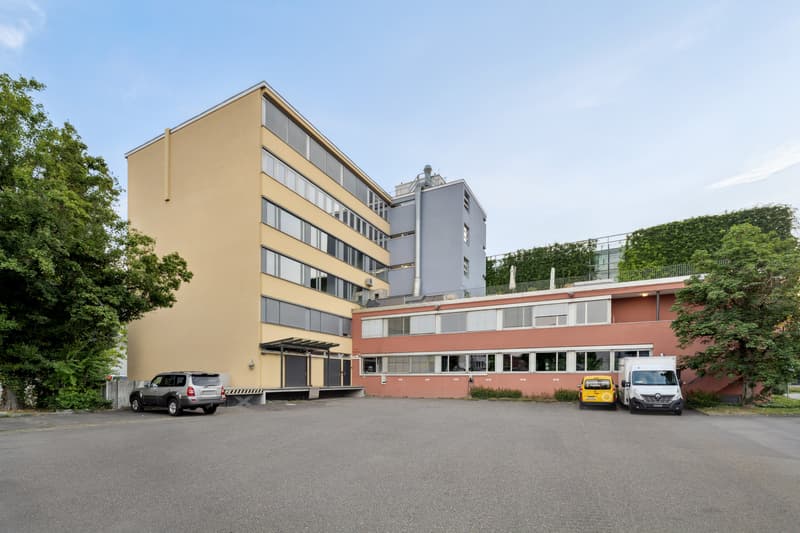 Espace de bureau prêt à être occupé directement à la gare de Glattbrugg (12)