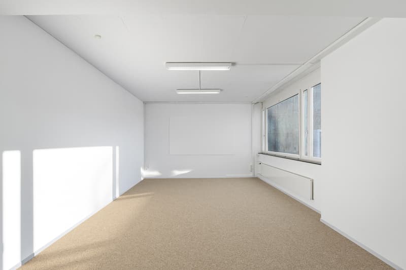 Espace de bureau prêt à être occupé directement à la gare de Glattbrugg (7)
