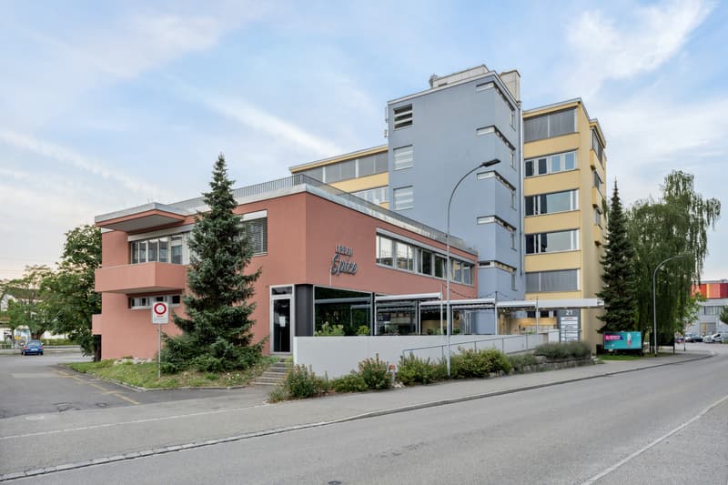 Espace de bureau prêt à être occupé directement à la gare de Glattbrugg (1)