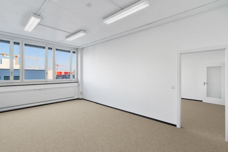 Espace de bureau prêt à être occupé directement à la gare de Glattbrugg (5)