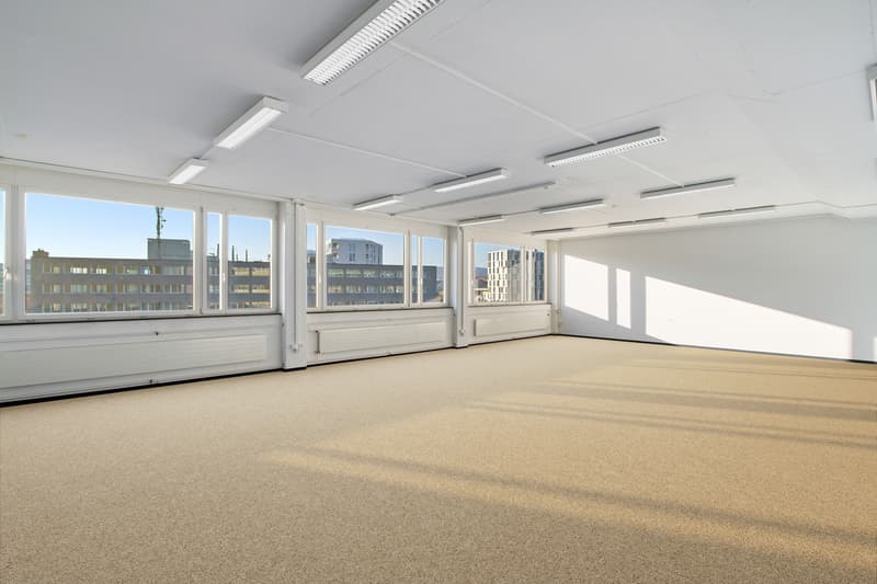 Espace de bureau prêt à être occupé directement à la gare de Glattbrugg (2)