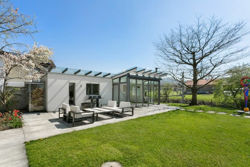 Elegant single-family house with a dreamy garden and pool idyll (6)