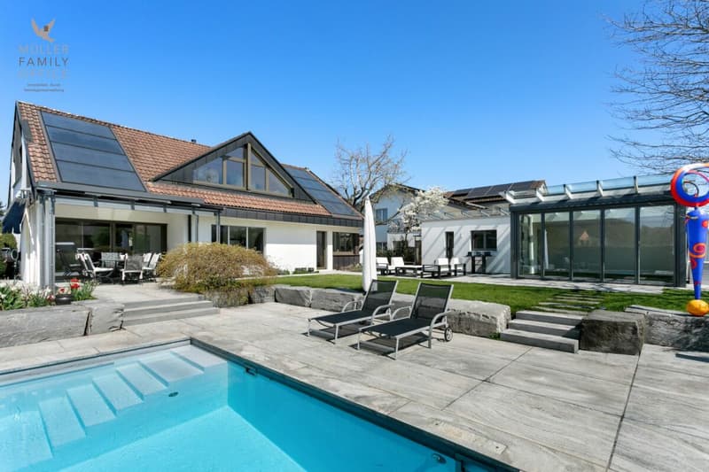 Elegant single-family house with a dreamy garden and pool idyll (2)
