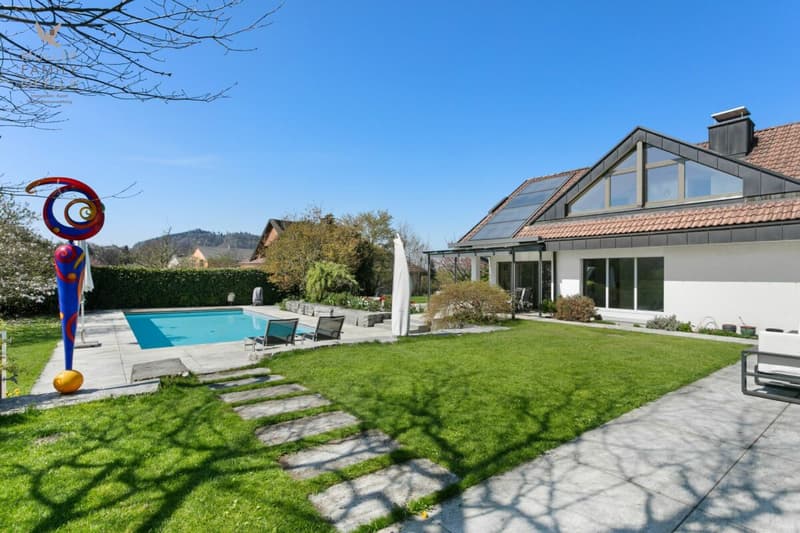 Elegantes Einfamilienhaus mit traumhafter Gartenanlage und Poolidylle (4)