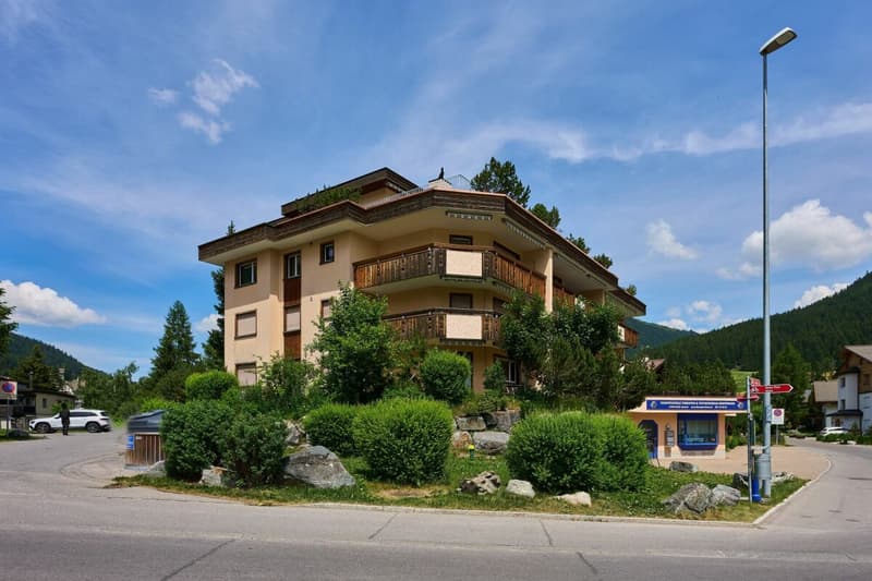 High-quality, newly renovated 3.5-room apartment in Alpenchic style with panoramic views (1)
