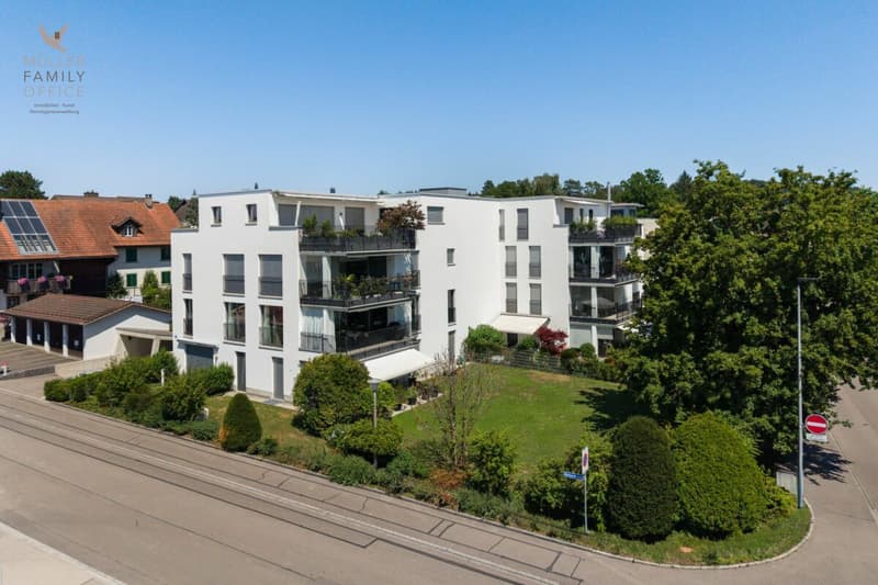 Exklusive 4 1/2 Zimmer-Wohnung im Herzen von Seuzach (1)