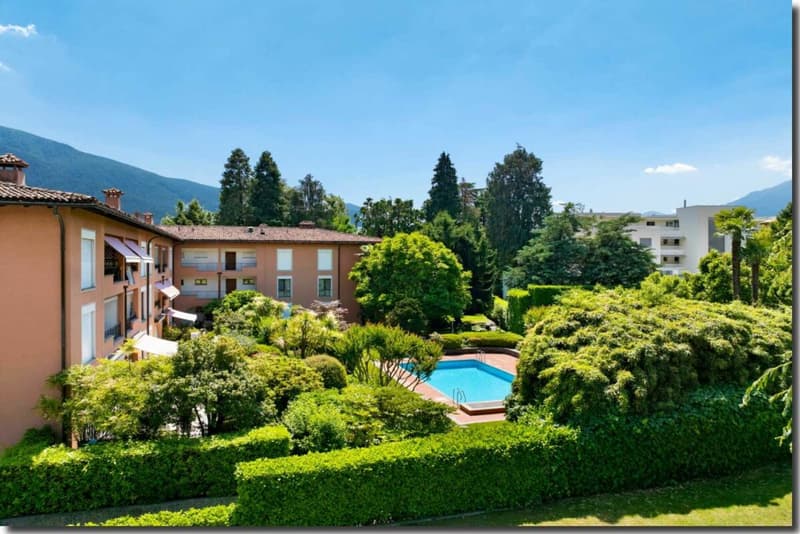 Moderne 2 1/2 Zimmer-Ferienwohnung mit grossem Pool an attraktiver Lage in Ascona (2)