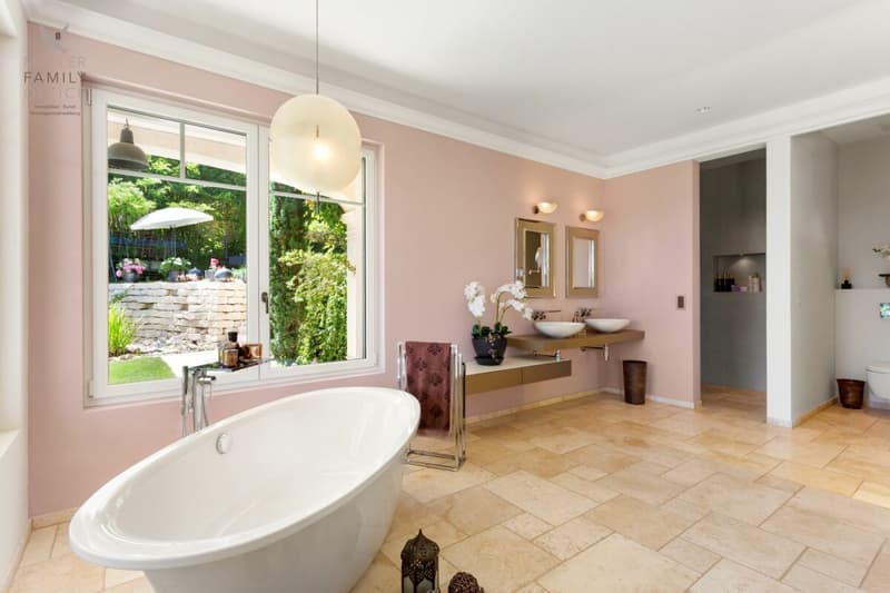 Mediterrane Luxusvilla mit Naturpool und traumhaftem Gartenparadies (13)