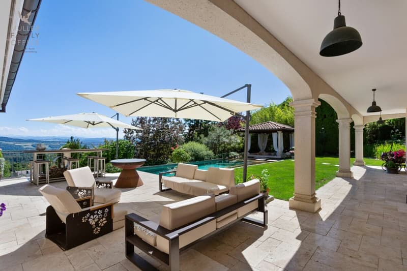 Mediterrane Luxusvilla mit Naturpool und traumhaftem Gartenparadies (3)
