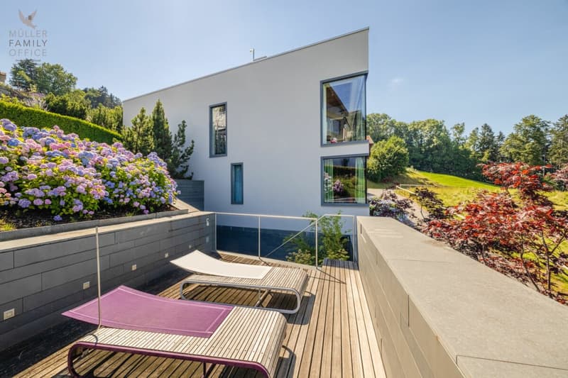Traumhafte Luxus-Designervilla mit fantastischer Seesicht und Einliegerwohnung (1)
