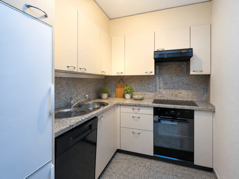 Moderne 2 1/2 Zimmer-Ferienwohnung mit grossem Pool an attraktiver Lage in Ascona (7)