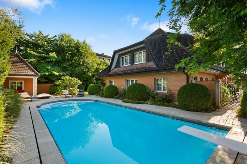 Traumhafte Landhausvilla mit Pool und idyllischer Gartenanlage (1)