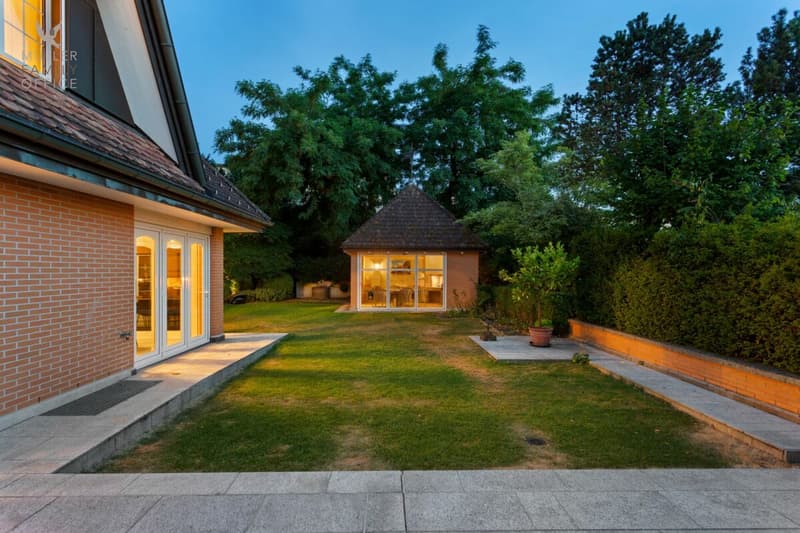 Traumhafte Landhausvilla mit Pool und idyllischer Gartenanlage (9)
