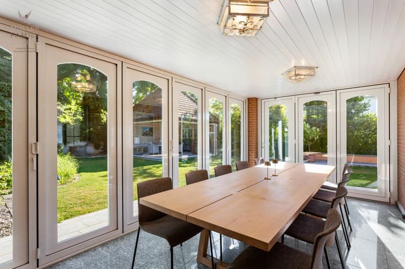 Traumhafte Landhausvilla mit Pool und idyllischer Gartenanlage (10)