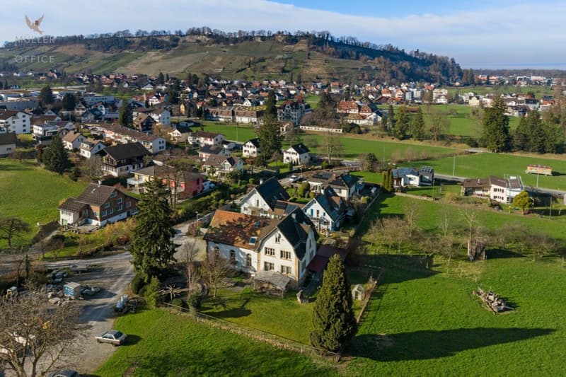 Aussergewöhnliches Einfamilienhaus (ehemaliges Kirchlein) an ruhiger Lage mit viel Entwicklungspotenzial (Mehrgenerationenhaus möglich) (1)