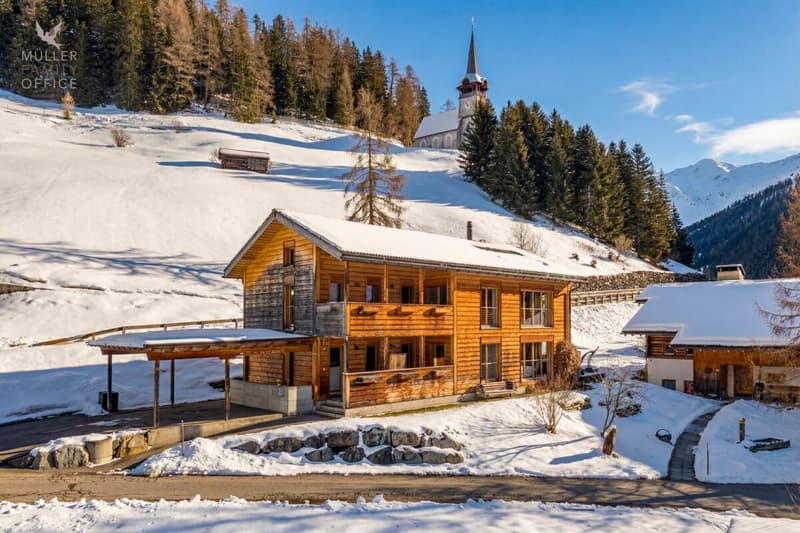 Stilvolles Holzhaus mit alpinem Charme und nachhaltigem Wohn- und Energiekonzept (2)
