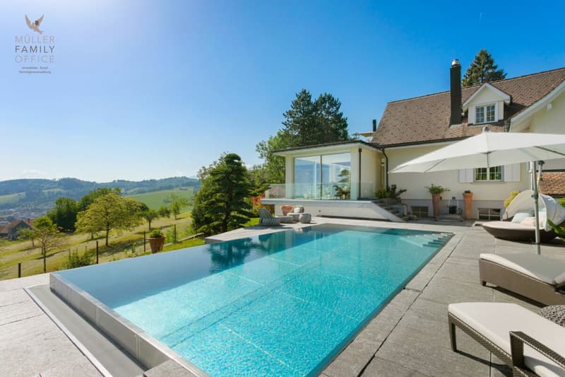 Luxuriöse Panorama-Villa mit Aussenpool, Wellnessoase und traumhaftem Weitblick (4)