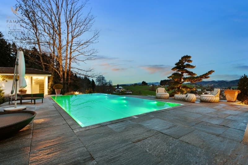 Luxuriöse Panorama-Villa mit Aussenpool, Wellnessoase und traumhaftem Weitblick (3)