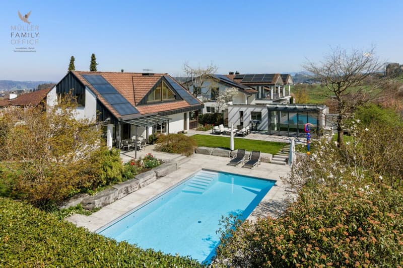 Elegantes Einfamilienhaus mit traumhafter Gartenanlage und Poolidylle (1)