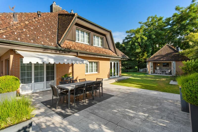 Traumhafte Landhausvilla mit Pool und idyllischer Gartenanlage (7)