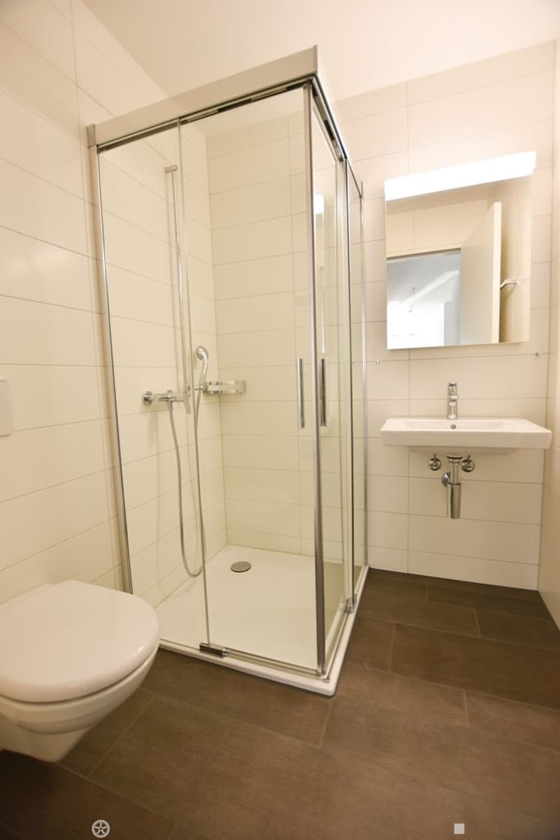 Badezimmer mit Dusche