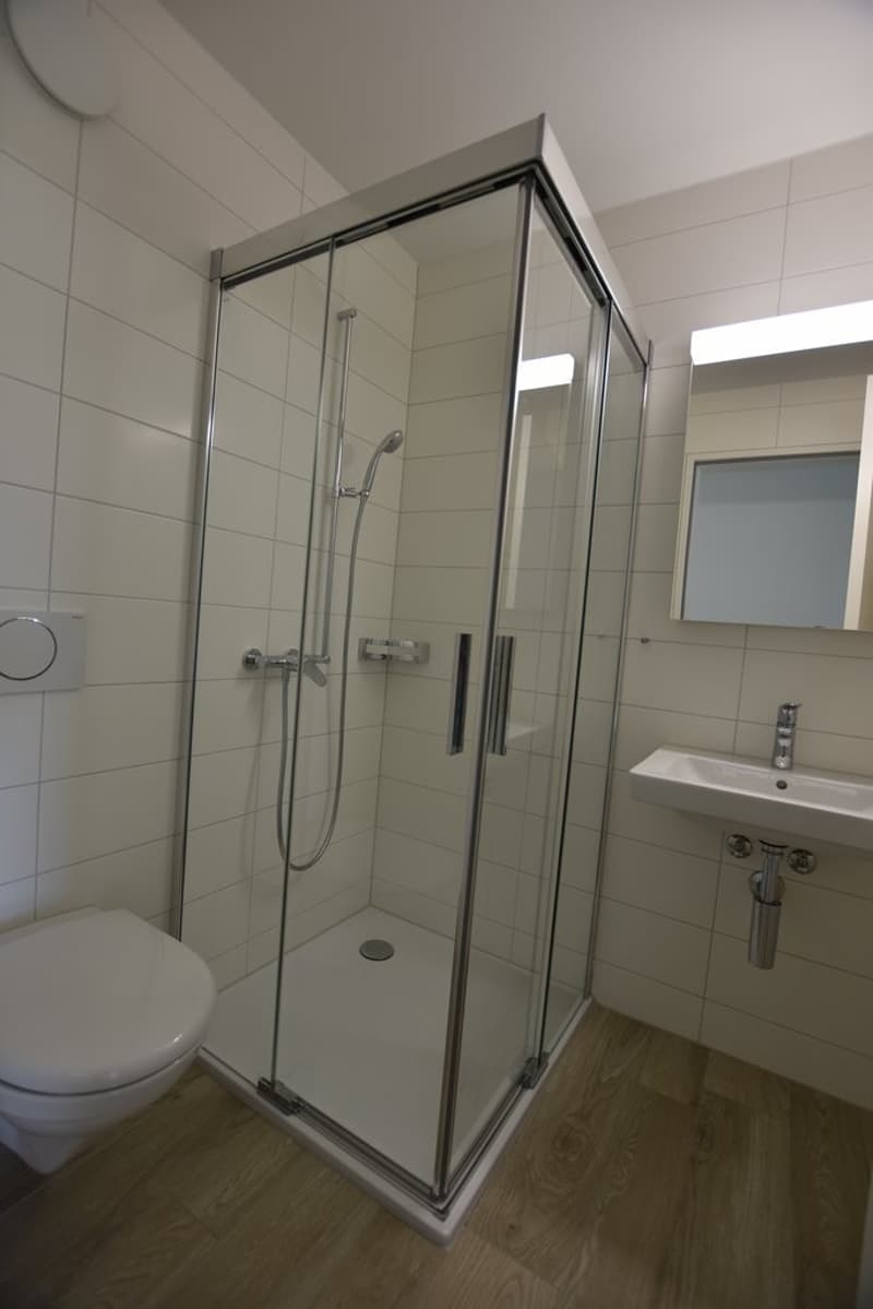 2. Badezimmer mit Dusche