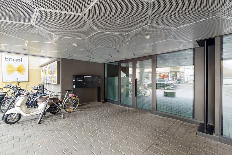 Il tuo nuovo spazio per la pratica/studio nel centro di Kleinbasel, 5° piano (14)