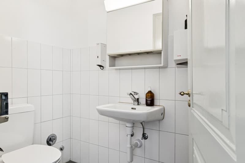 Spazi di ufficio rappresentativi di 5 locali nel centro storico di Schaffhausen (11)