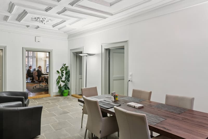 Spazi di ufficio rappresentativi di 5 locali nel centro storico di Schaffhausen (1)