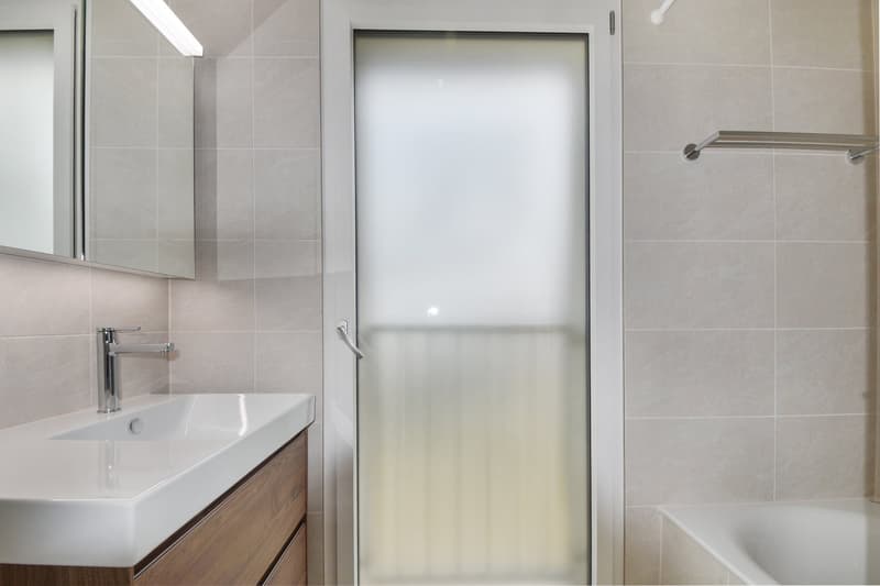 Appartement moderne de 3,5 pièces avec balcon et garage à Zürich-Seebach (11)