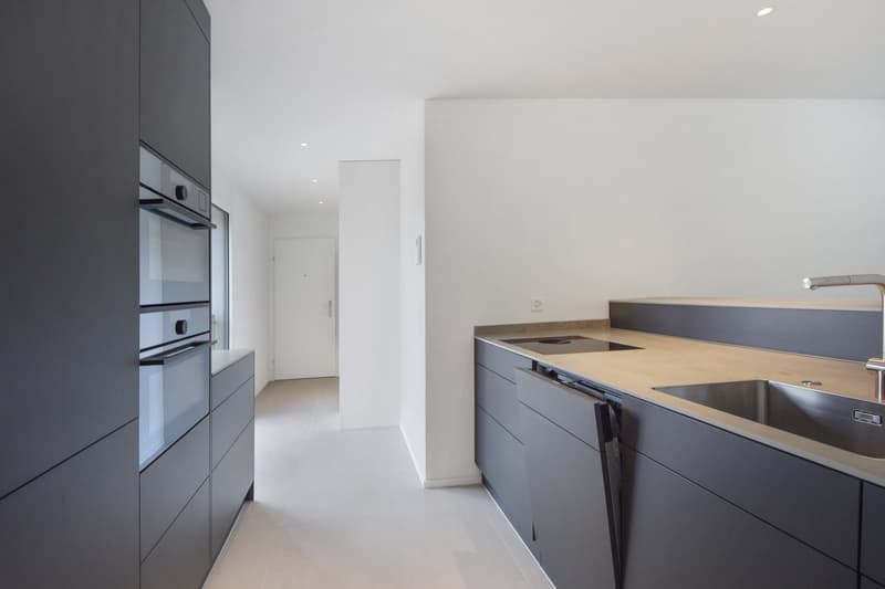 Appartement moderne de 3,5 pièces avec balcon et garage à Zürich-Seebach (4)