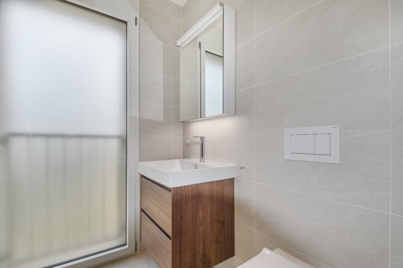 Appartement moderne de 3,5 pièces avec balcon et garage à Zürich-Seebach (10)