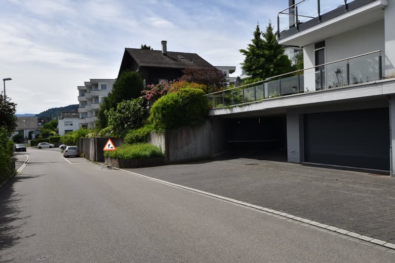 3 individual parking spaces and 1 motorcycle parking space for rent (4)