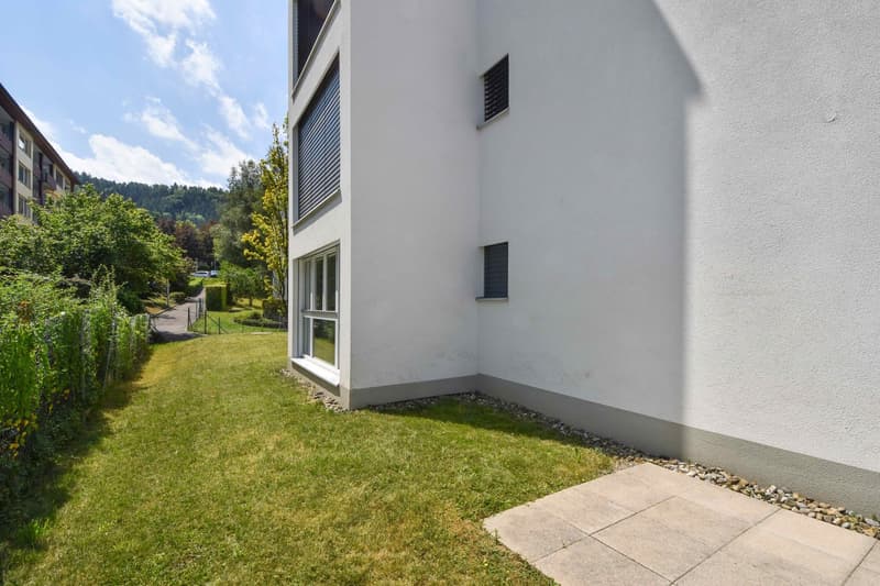 Moderne 2.5-Zimmerwohnung mit grossem Garten und Aussenparkplatz (15)