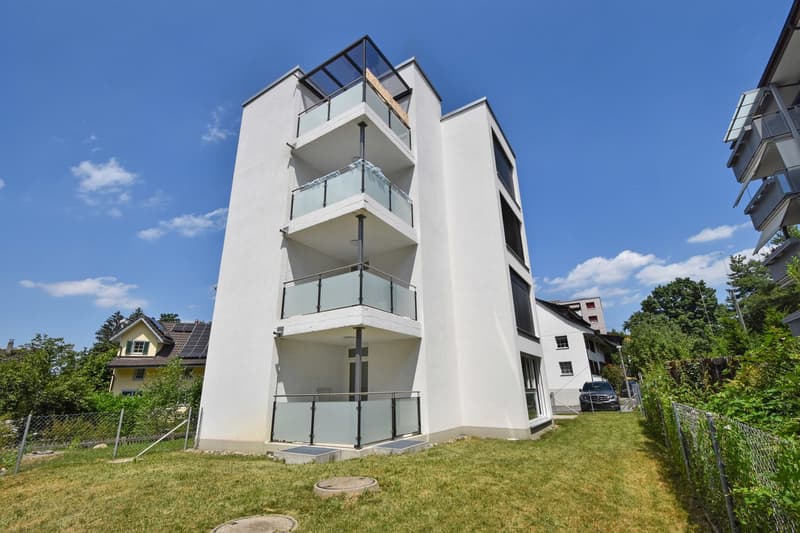 Moderne 2.5-Zimmerwohnung mit grossem Garten und Aussenparkplatz (16)