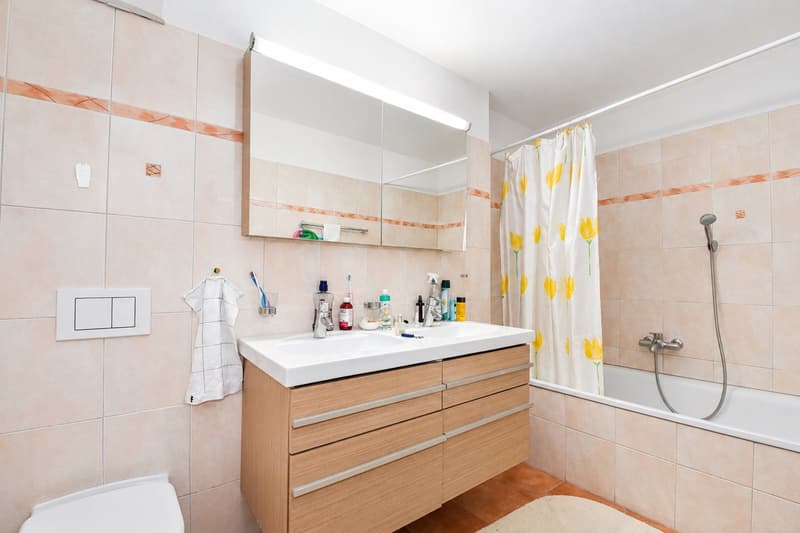 Grosszügige und ruhig gelegene 3.5-Zimmer-Gartenwohnung mit Tiefgaragenplatz (8)