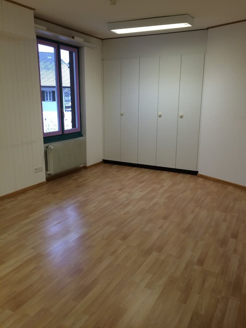 Spazio commerciale in posizione centrale a Konolfingen (8)